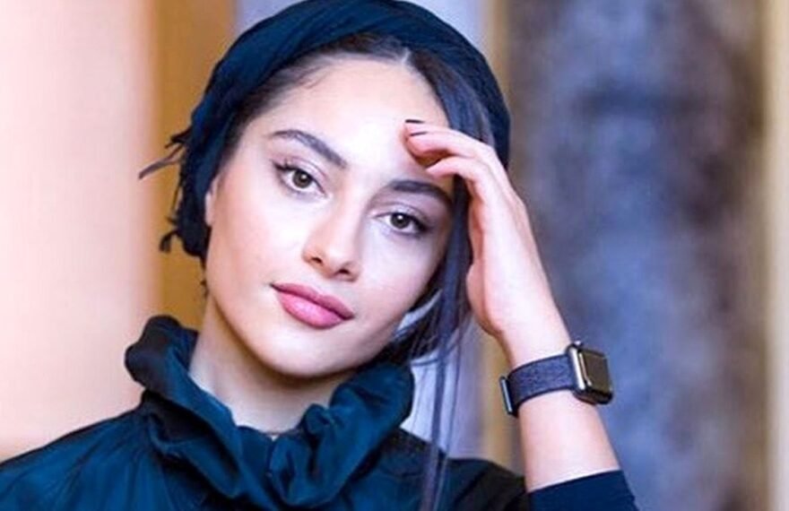 پژمان جمشیدی سیمرغ بلورین را ازترلان پروانه دریافت کرد