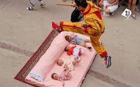 فستیوال پرش از روی بچه ها