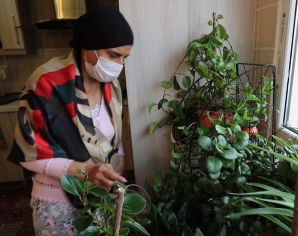 این خانم 18 سال شبانه روز با سرطان جنگی