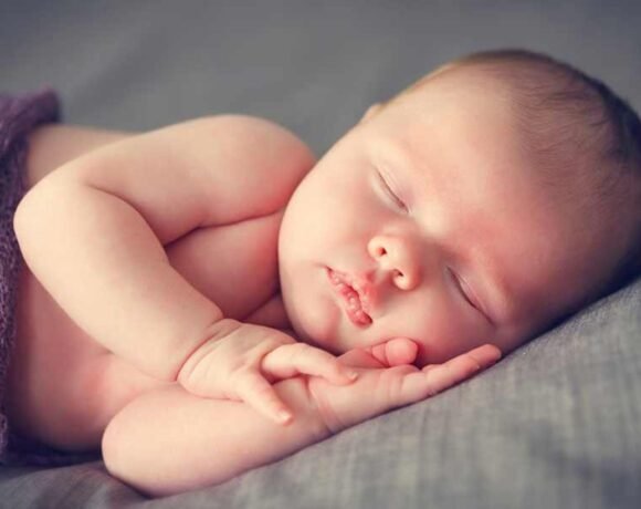 تولد یک نوزاد عجیب الخلقه که دم دارد