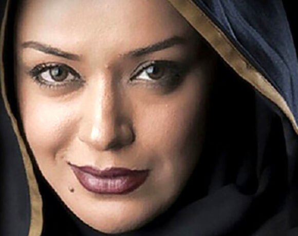 عشوه های الهام چرخنده حین اجرای سرود سلام فرمانده