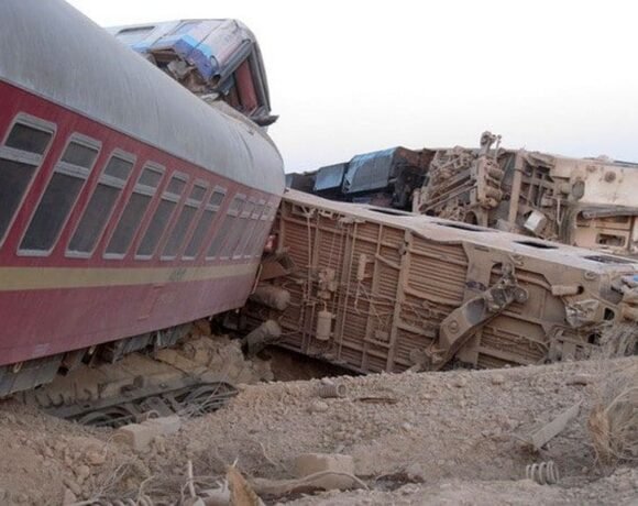 خروج قطار مشهد یزد از ریل