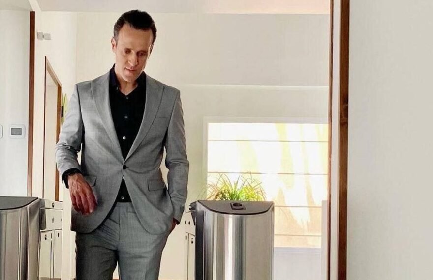 علی کریمی هم از ایران رفت