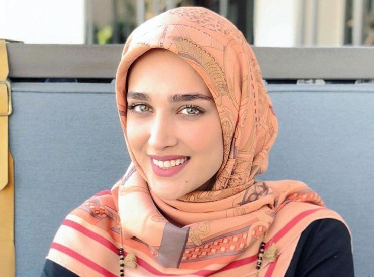 آناشید حسینی با دکترش ازدواج کرد