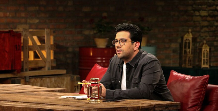 حمله با قمه به مجری تلویزیون