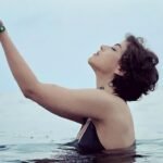 عکس تمام قد ریحانه پارسا بدون لباس در کنار استخر/ عکس