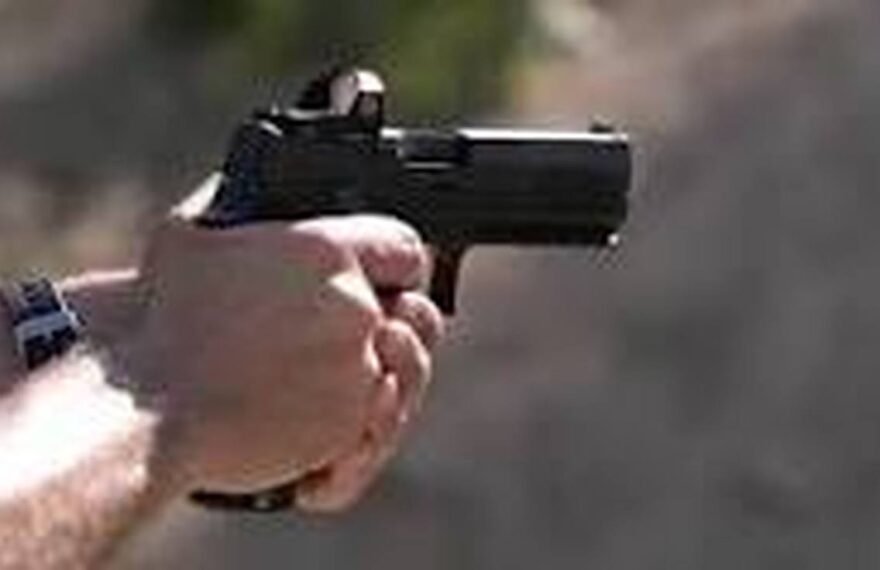 ترور دکتر محفوظی جلوی درب منزلش