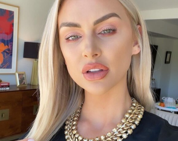 کار چندش آور بازیگر زن بعد زایمانش