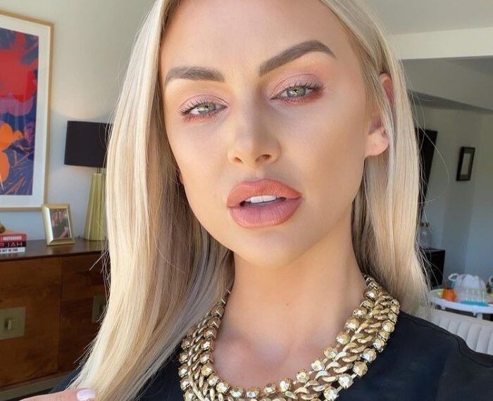 کار چندش آور بازیگر زن بعد زایمانش