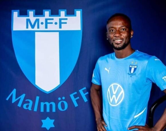 داماد به جای خودش برادرش را فرستاد پای سفره عقد