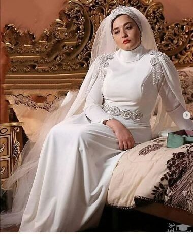 مهراوه شریفی نیا لباس عروس پوشید / مهراوه شریفی نیا در کنار ناپدریش