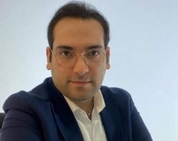 امین فردین مدعی شد وحید خزائی از زندان آزاد شده