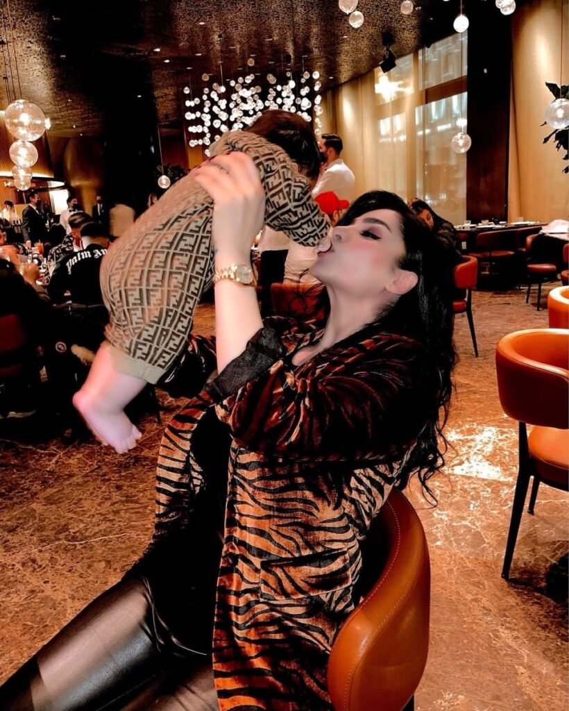 سنگ تمام دنیا جهانبخت برای جشن تولد 1 سالگی پسرش