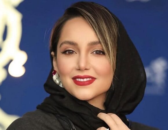 درخواست عجیب نازنین بیاتی از مردم