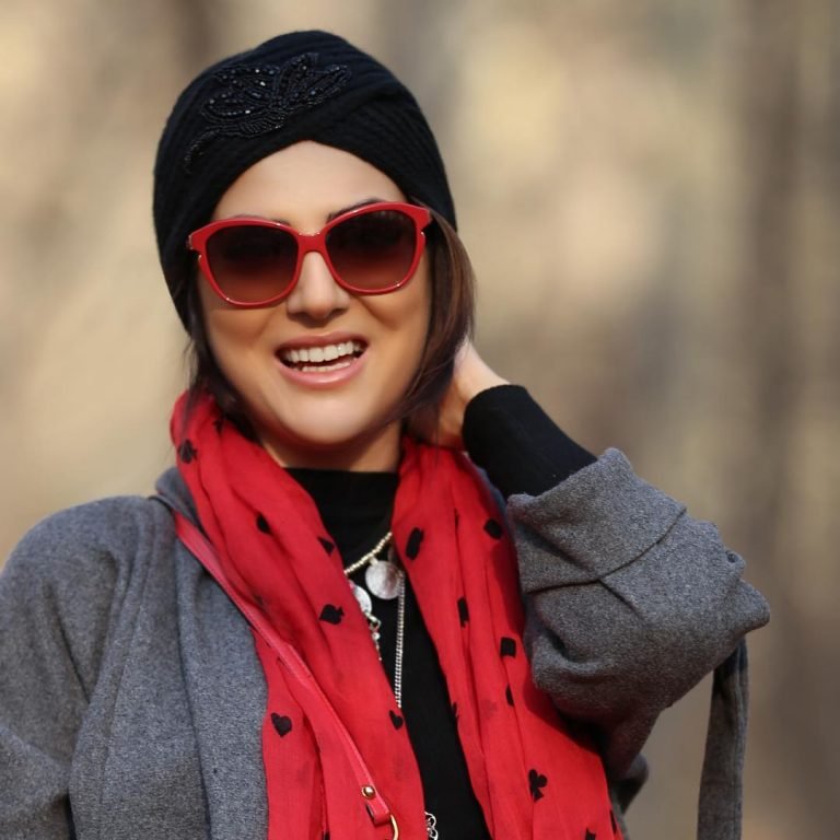 هلیا امامی، بازیگر زن ایرانی تصاویری از استایل شیکش در فضای منتشر کرد که توجه مخاطبین را به خود جلب کرد.