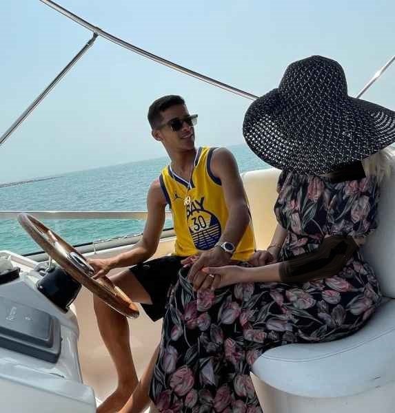 تصویر مهدی قائدی و همسرش در دبی