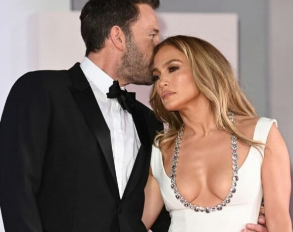 فیلم جدید بن افلک با بازی جنیفر لوپز به اشکال برخورده است