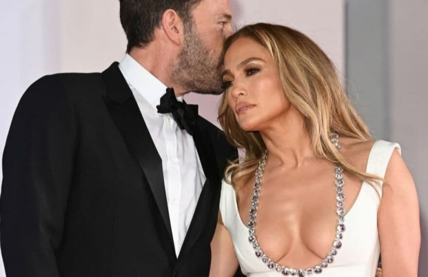 فیلم جدید بن افلک با بازی جنیفر لوپز به اشکال برخورده است