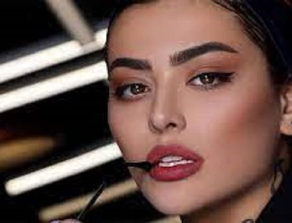 علاقه ریحانه پارسا به معلق ماندن