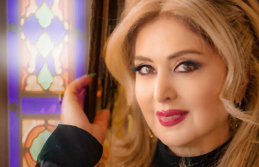 عکسی زیبا از لیلا فروهر در کنار مادر و خواهرش