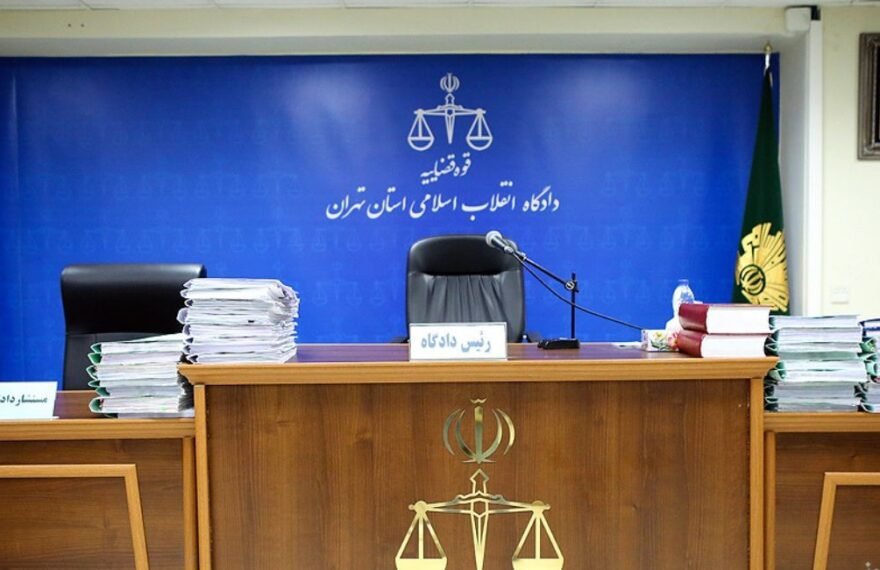 دختر 37 ساله کلاه مرد 70 ساله را برداشت