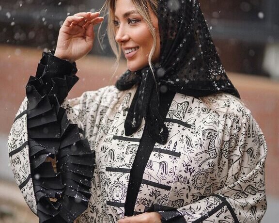 مینا مختاری، همسر بهرام رادان در برف تهران!