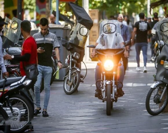 سرقت گردنبند دختر جوان