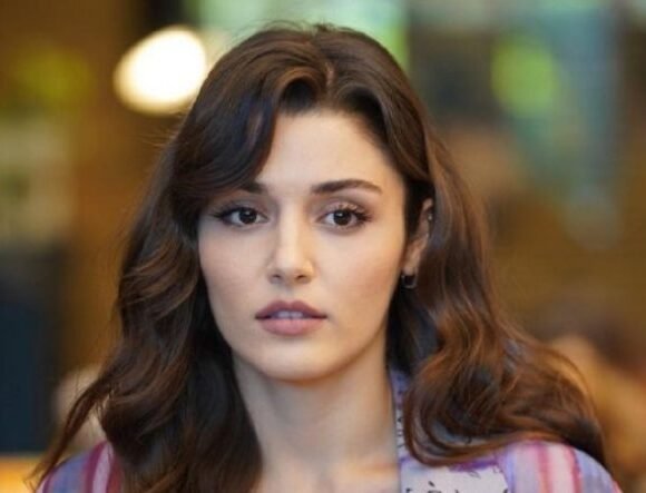 استایل جذاب هانده ارچل در کلیسا توجه همه را جلب کرد