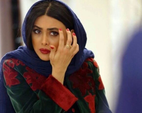 بیوگرافی آزاده صمدی