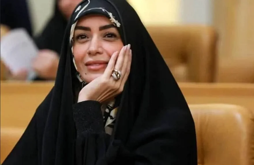 الهام چرخنده: در آرایشگاه به مادرم دست درازی کردند